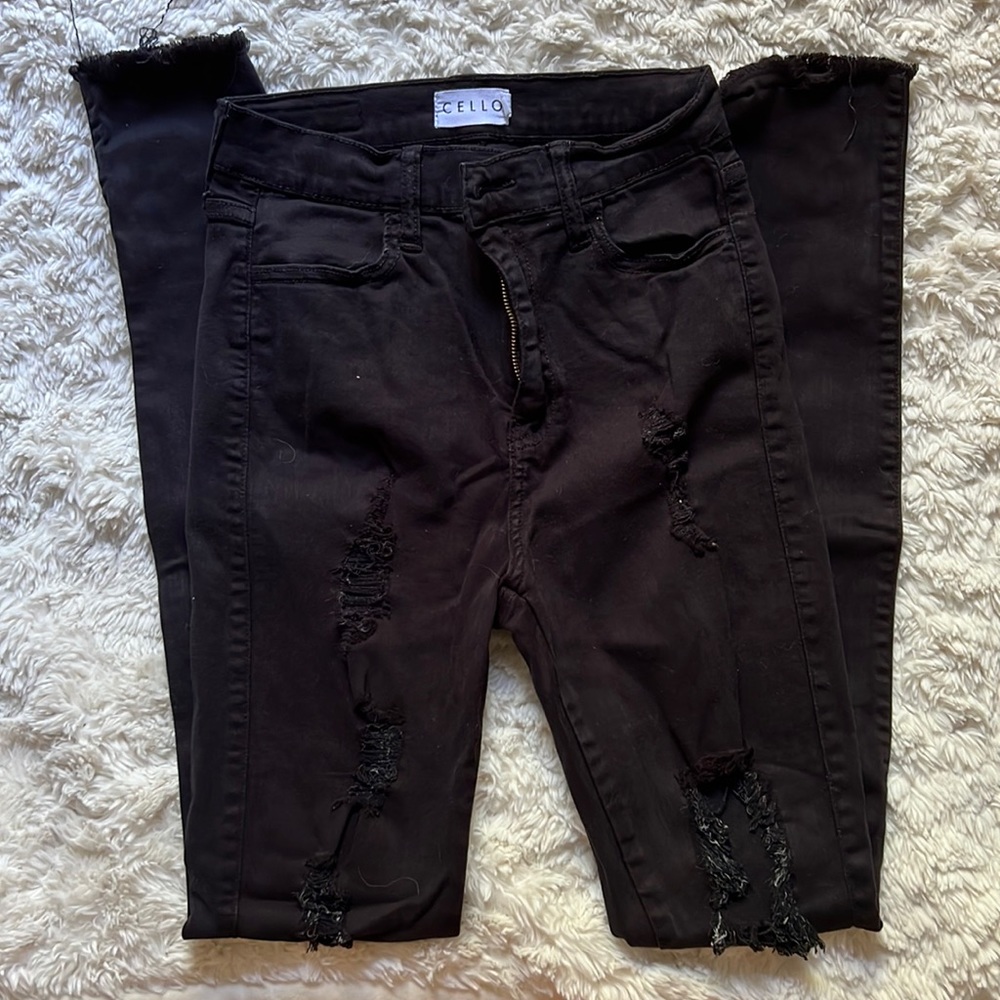 ✨CELLO SIZE 3 SUPER STRETCH BLACK DISTRESSED JEGGINGS✨